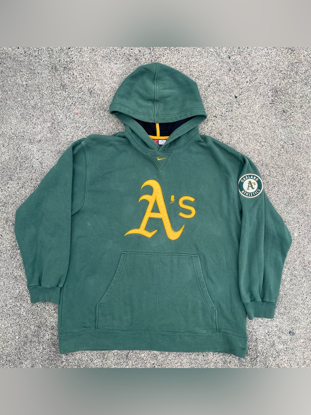 2000s Oakland A’s Nike MLB center swoosh hoodie size large